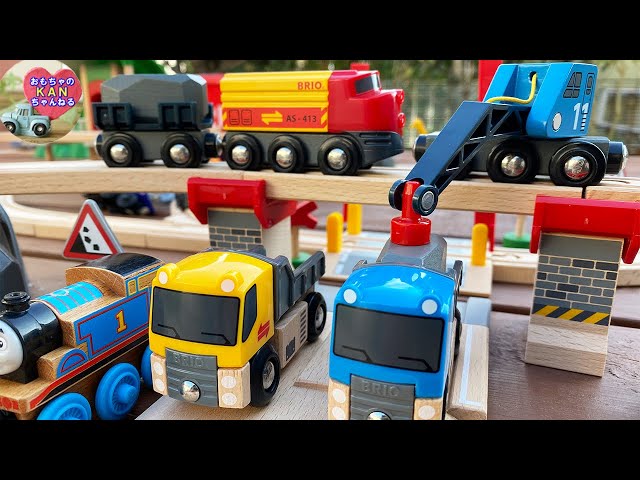木製レールのおもちゃ☆ブリオのロード採掘セットを組み立てました。電車とトーマスの仲間が登場するよ！【ウピさん＆upisch】