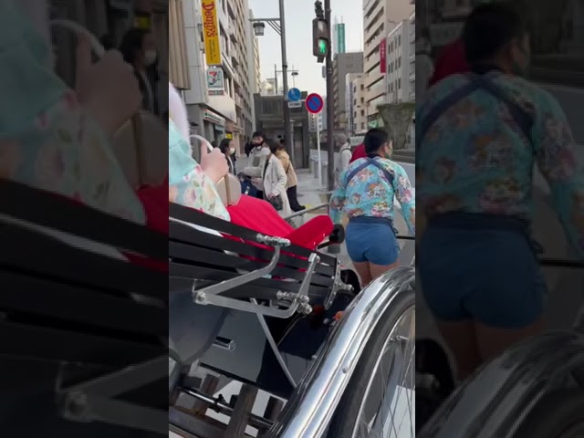 人生で初めての人力車！！My first time ever riding a Japanese rickshaw in Asakusa!!
